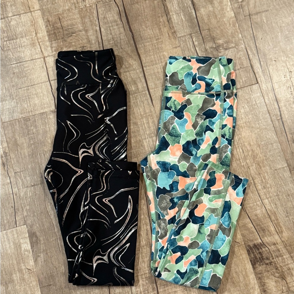 Black and Camouflage Patterned athletic Leggings
